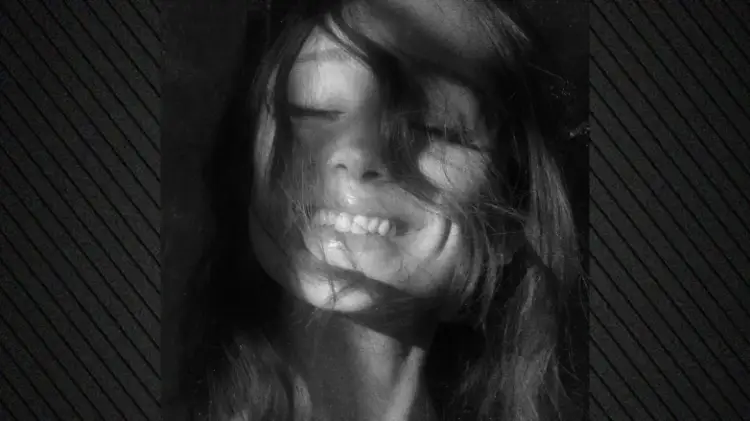 Po e prisnit? Ariana Grande njofton publikimin e albumit të saj të tetë