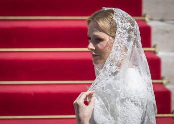 Privilegji i të bardhës: Pse Grace Kelly nuk mund të vishte të bardha para Papës, ndërsa Princesha Charlene mundet