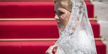Privilegji i të bardhës: Pse Grace Kelly nuk mund të vishte të bardha para Papës, ndërsa Princesha Charlene mundet
