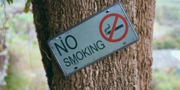 Britania e Madhe vendos rregull të fortë! Ndalohet duhani për brezin e lindur pas 2008