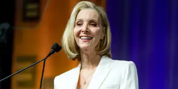 Nuk është vetëm “Friends”: ja si fiton ende miliona Lisa Kudrow