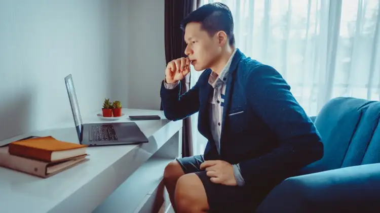 Tokio thotë “po” për pantallonat e shkurtra bermuda në punë për të kursyer energji