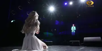 “Më bëre të vishem sërish me kostum”/ Selin ‘shpërthen’ në lot pas mesazhit nga babai i saj