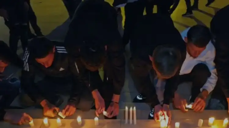 Aksidenti tragjik i mori jetën dy vogëlushëve/ Durrësi në zi, protestë në heshtje para Bashkisë