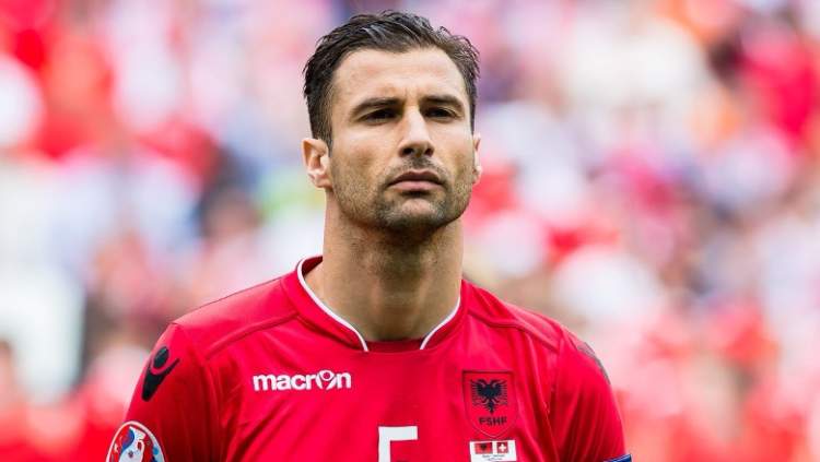 Studentët shqiptarë në Shkup sërish në protestë për gjuhën, Lorik Cana u del në krah