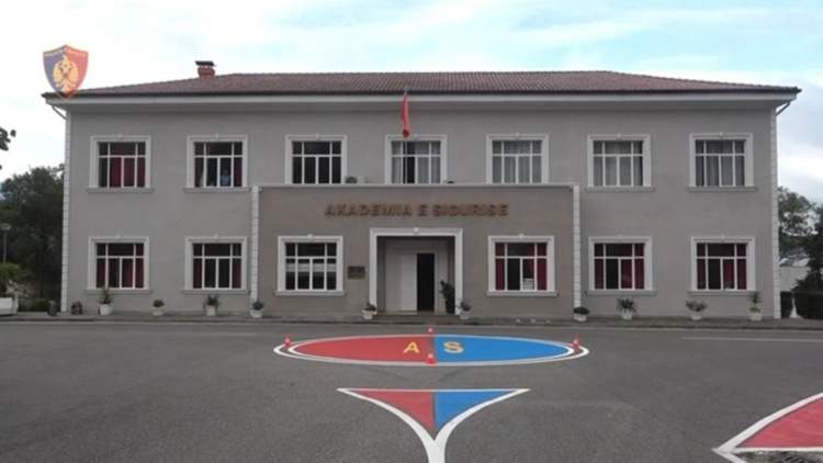 Helmohen 40 studentë të Akademisë së Sigurisë, dyshohet se shkak është bërë ushqimi