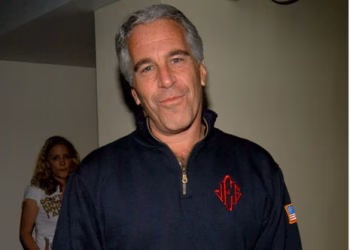Publikohet shënimi i Epstein para vetëvrasjes së tij në burg: Më hetuan për muaj të tërë, nuk gjetën asgjë