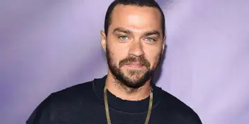 Ylli i “Grey’s Anatomy” i thotë “po” dashurisë në një ceremoni sekrete