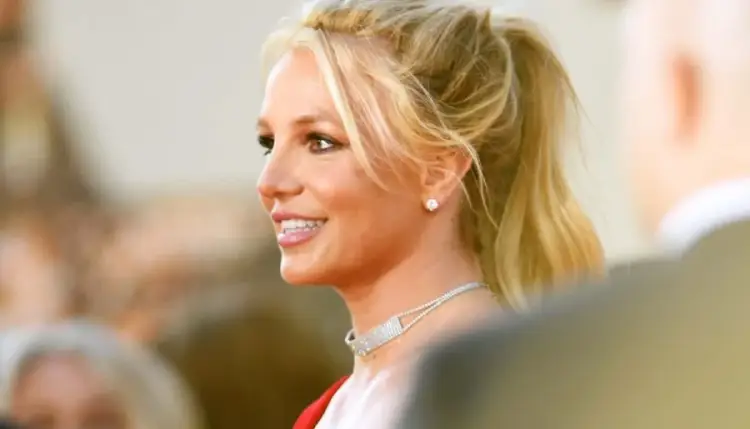 Britney Spears reflekton mbi ‘udhëtimin e pafund’ pas arrestimit dhe rehabilitimit