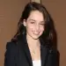 Emilia Clarke rrëfen betejën me dy hemorragji në tru: “Mendova se i kisha shpëtuar vdekjes”