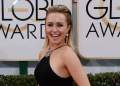 Aktorja e njohur Hayden Panettiere ka ndarë një kujtim të vështirë nga periudha e saj e hershme në Hollywood, duke folur për një situatë që, sipas saj, e ka bërë të ndihej thellësisht e parehatshme kur ishte vetëm 19 vjeçe.  Në kujtimet e saj të publikuara në librin “This Is Me: A Reckoning”, aktorja e serialit “Heroes”, sot 36 vjeçe, përshkruan një incident të ndodhur gjatë një feste private, ku ajo ishte e pranishme me një shoqe dhe po komunikonte me një grup burrash më të mëdhenj në moshë.  Sipas saj, atmosfera në fillim dukej e zakonshme, por me kalimin e kohës ajo filloi të ndihej e pasigurt për shkak të sjelljeve dhe vështrimeve të disa prej të pranishmëve. Në një moment, ajo vendosi të largohej nga festa.  Panettiere rrëfen se, ndërsa po përgatitej të dilte, një nga burrat e pranishëm – të cilin ajo e përshkruan si aktor dhe regjisor i njohur dhe fitues i një çmimi të madh – iu afrua me një justifikim të çuditshëm. Më pas, sipas saj, ajo u përball me një situatë të papërshtatshme, gjë që e tronditi dhe e bëri të largohej menjëherë.  Aktorja thekson se në atë periudhë, shumica e përvojave të saj në industri kanë qenë profesionale, por ka pasur edhe raste të izoluara sjelljesh të pakëndshme që ajo i ka kuptuar më mirë me kalimin e kohës.  Ajo shton se nuk e ka ndarë menjëherë ngjarjen me të tjerët, duke e menduar fillimisht si një situatë të sikletshme që do të kalonte.?