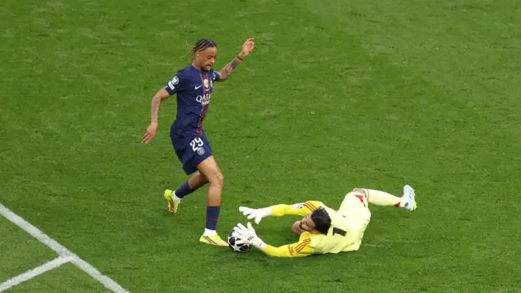 Arsenali prek ëndrrën, PSG i rrëmben trofeun nga duart