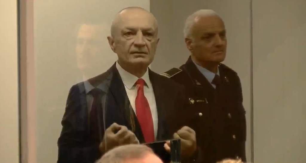 Pamja e Ilir Metës në gjyq ngjalli debat në rrjet, reagon Monika Kryemadhi