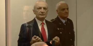 Pamja e Ilir Metës në gjyq ngjalli debat në rrjet, reagon Monika Kryemadhi