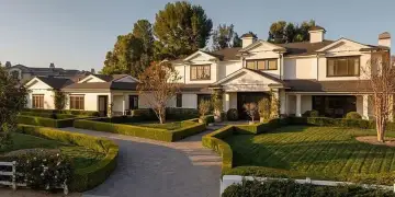 Kylie Jenner ul çmimin e vilës luksoze në Hidden Hills vetëm një muaj pas listimit