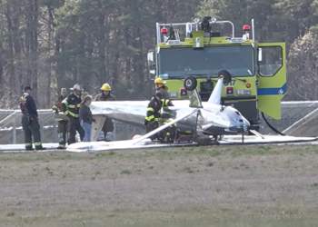 Ulje dramatike në Massachusetts, aeroplani privat humb kontrollin dhe përmbyset