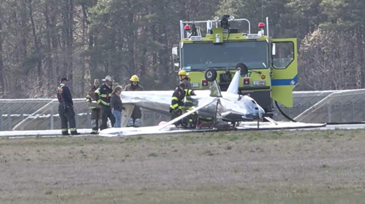 Ulje dramatike në Massachusetts, aeroplani privat humb kontrollin dhe përmbyset