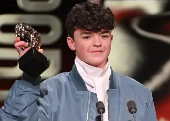 Nga Adolescence te surprizat e mbrëmjes, lista e plotë e fituesve në BAFTA TV Awards 2026