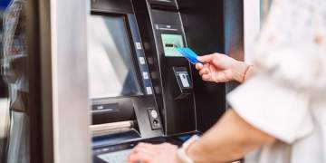 Ekspertët paralajmërojnë: Fatura e bankomatit mund të kthehet në rrezik për sigurinë tuaj