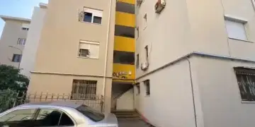Tragjedi në Shkodër/ I riu gjendet i pajetë, dyshohet se është hedhur nga pallati