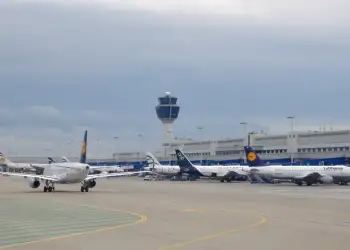 Panik në aeroportin e Athinës, avioni me 177 pasagjerë në bord bën ulje emergjente