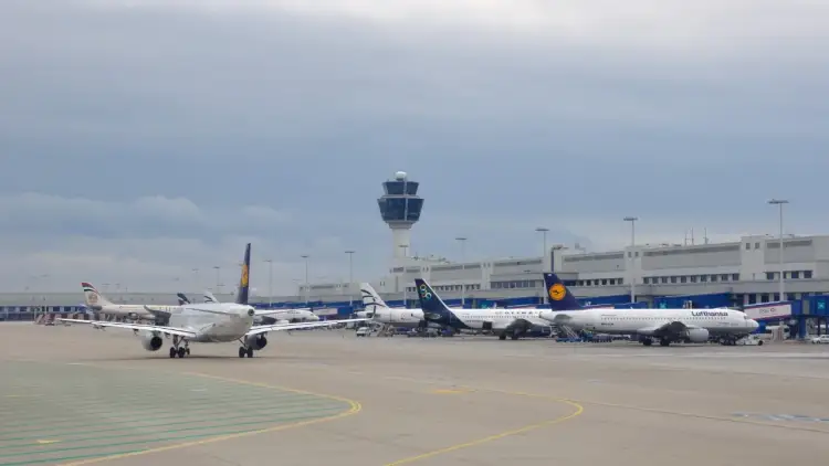 Panik në aeroportin e Athinës, avioni me 177 pasagjerë në bord bën ulje emergjente