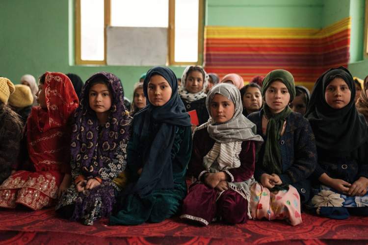 Afganistan: Ligji i ri “legalizon” martesat për vajzat që në moshën 9 vjeç