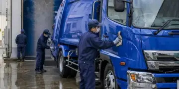 Pse japonezët i pastrojnë kamionët e tyre të mbeturinave çdo ditë: Sistemi që… na mahnit