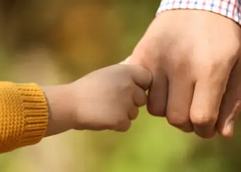 Itali/ Vendim historik: Gjykata e Barit njeh tre prindër për një fëmijë
