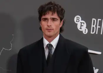 Jacob Elordi jashtë Festivalit të Filmit në Kanë, çfarë ndodhi me aktorin