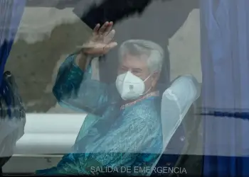 Imazhet e para nga zbarkimi i pasagjerëve të MV Hondius pas rasteve të Hantavirusit