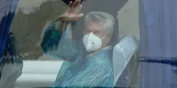 Imazhet e para nga zbarkimi i pasagjerëve të MV Hondius pas rasteve të Hantavirusit