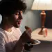Kjo është ora më e keqe për të ngrënë snack, shton peshë dhe rrit sheqerin në gjak
