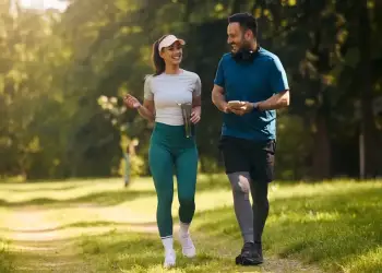 Sa hapa duhet të ecim çdo ditë për të qëndruar të shëndetshëm? Shifra ideale nuk është 10 mijë