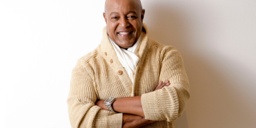 Këngëtari legjendar Peabo Bryson pëson goditje në tru