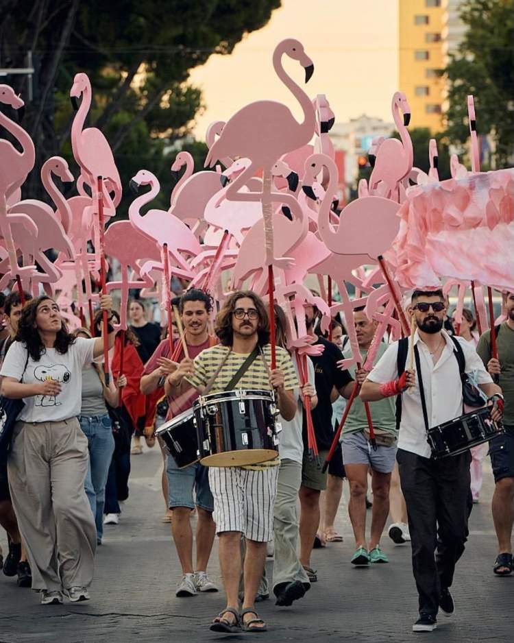 Pse të rinjtë nuk po protestojnë vetëm për politikë