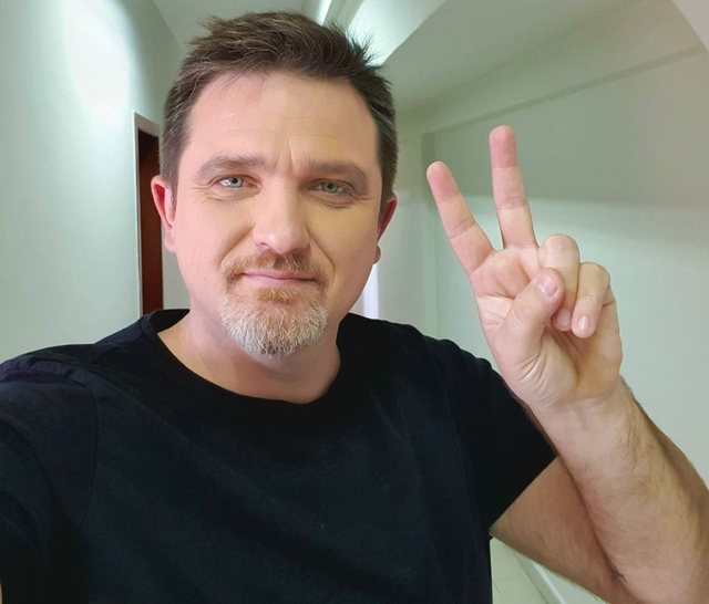 Hakmarrje pas largimit nga “Fiks Fare”? Jul Deda akuzohet se sulmon kolegët përmes një faqeje në Instagram, aktori reagon: “Është shumë e rëndë”